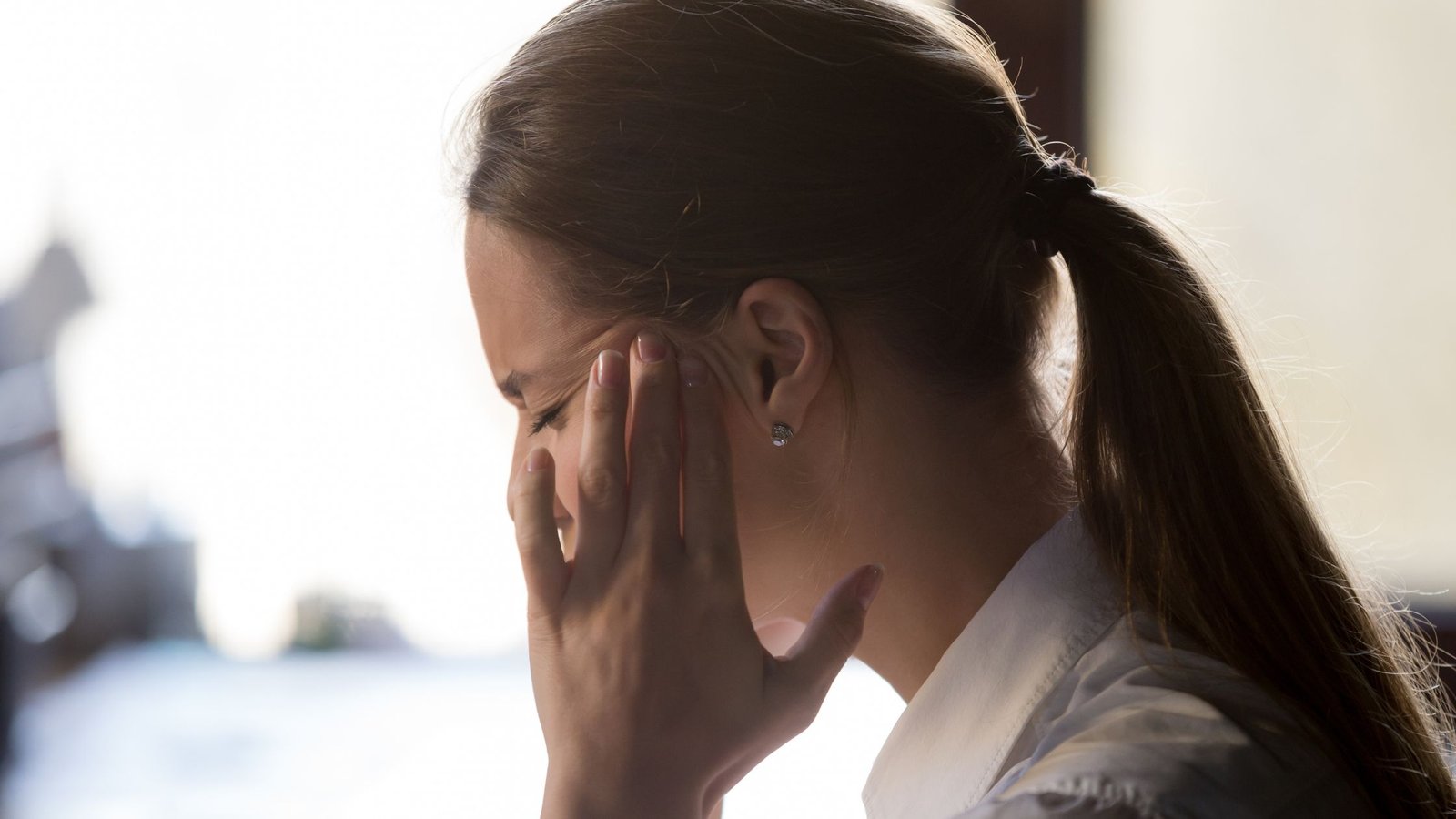 Prastas namų oras, gali sukelti galvos skausmus.