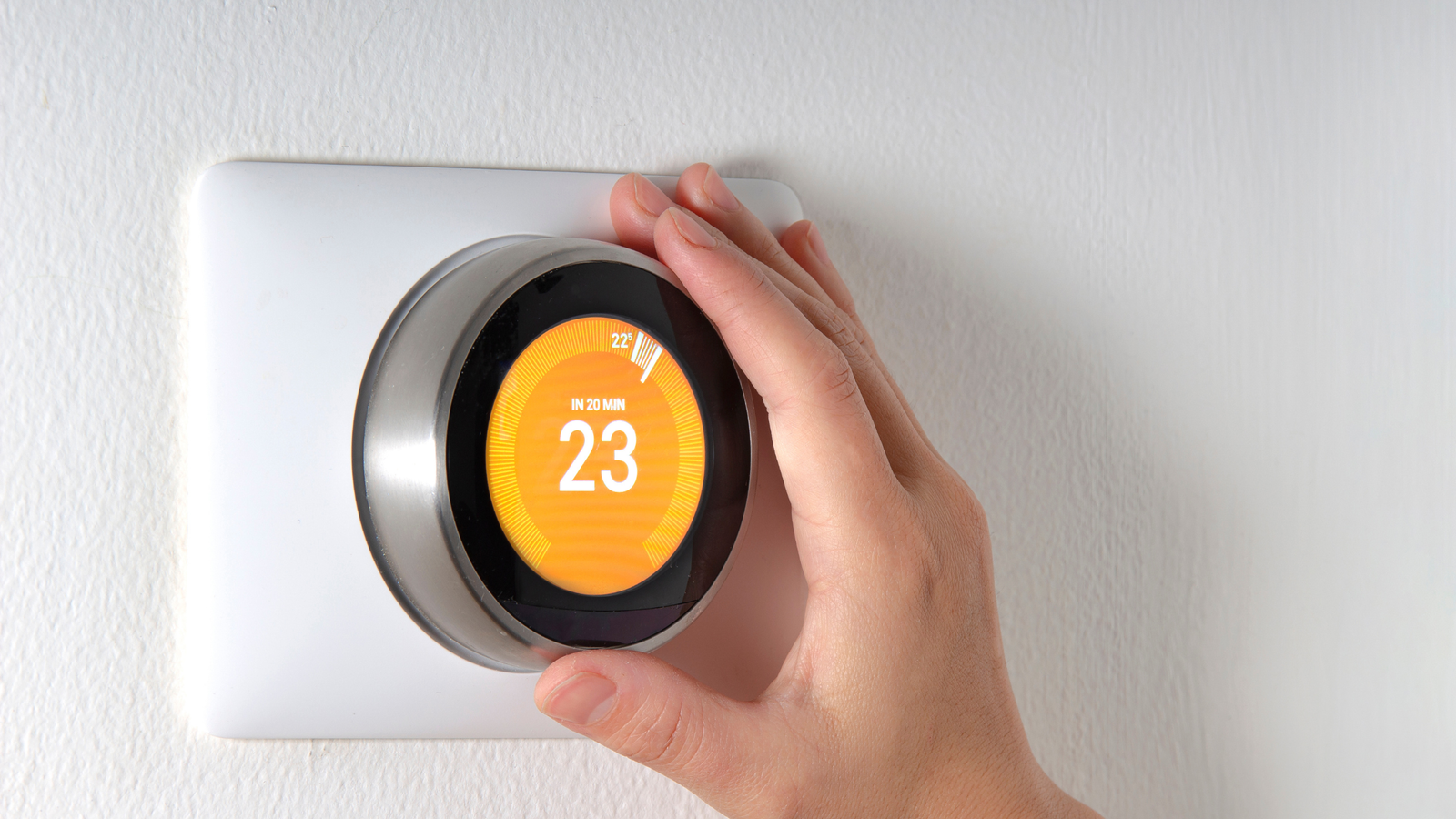 Condensation on windows: why do windows fog up? 4 A thermostat at home - this can help you track the room temperature